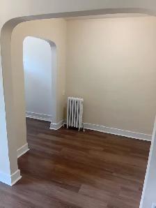 Bachelor/Studio Available at 2532 Lakeshore Blvd W, Toronto ! - Photo 2
