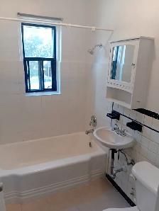 Bachelor/Studio Available at 2532 Lakeshore Blvd W, Toronto ! - Photo 3