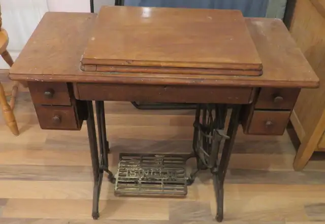 SINGER SEWING MACHINE