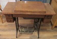 SINGER SEWING MACHINE