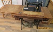 SINGER SEWING MACHINE - Photo 4