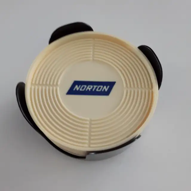 5SOUS-VERRES NEUFS PLASTIQUE SOLIDE DANS CONTENANT CUISINE