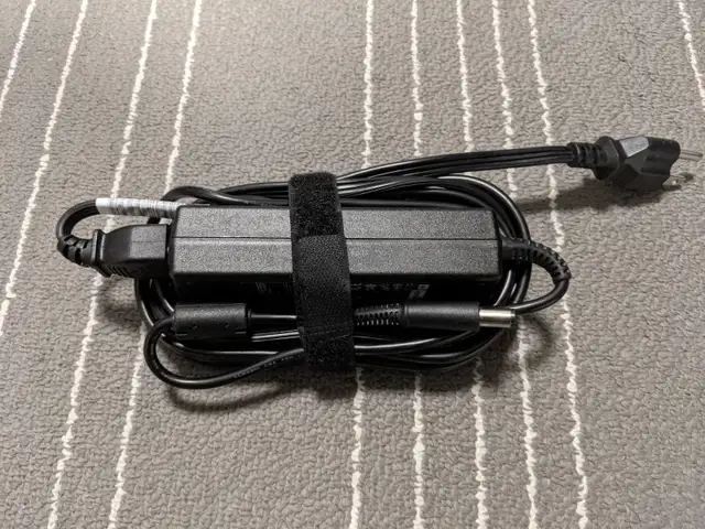 Genuine HP Laptop AC Adapter Charger 19V
