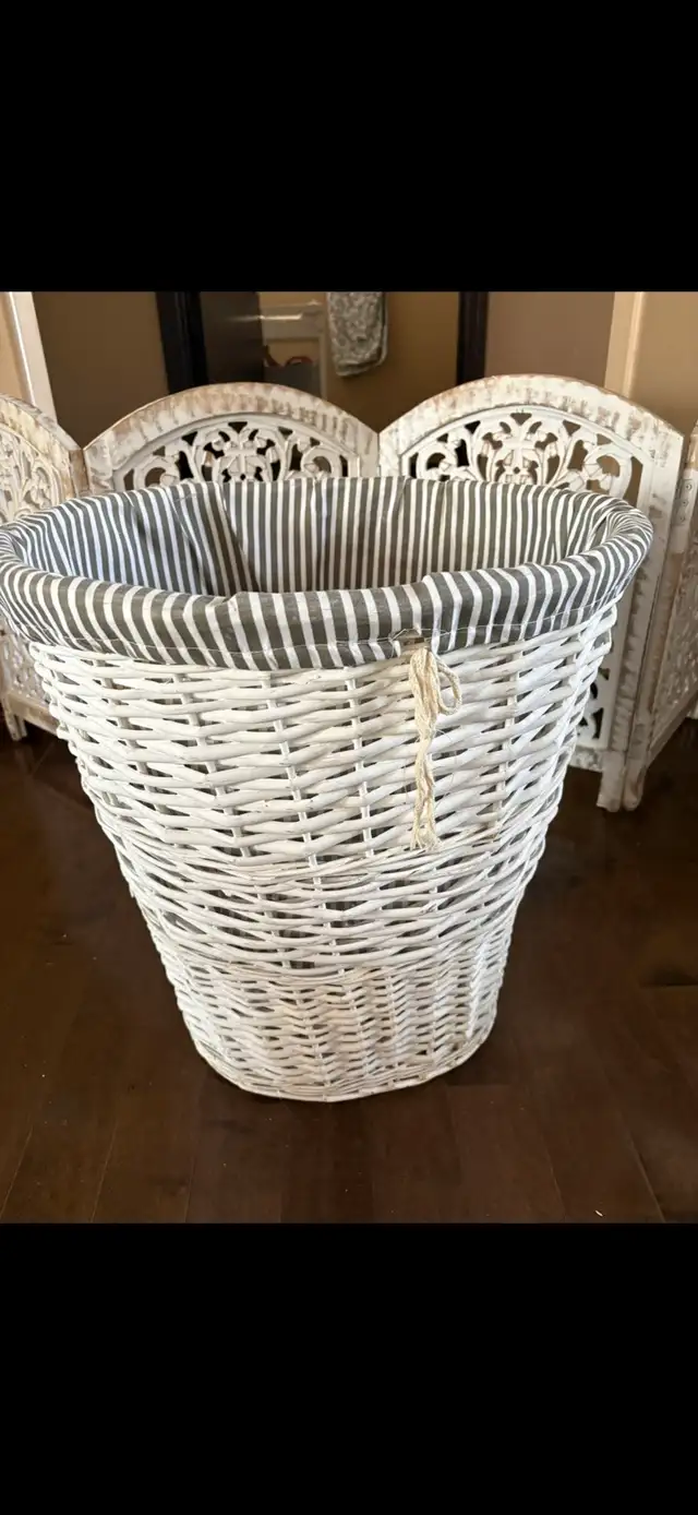 Modern Laundry Hamper – Stylish & Practical