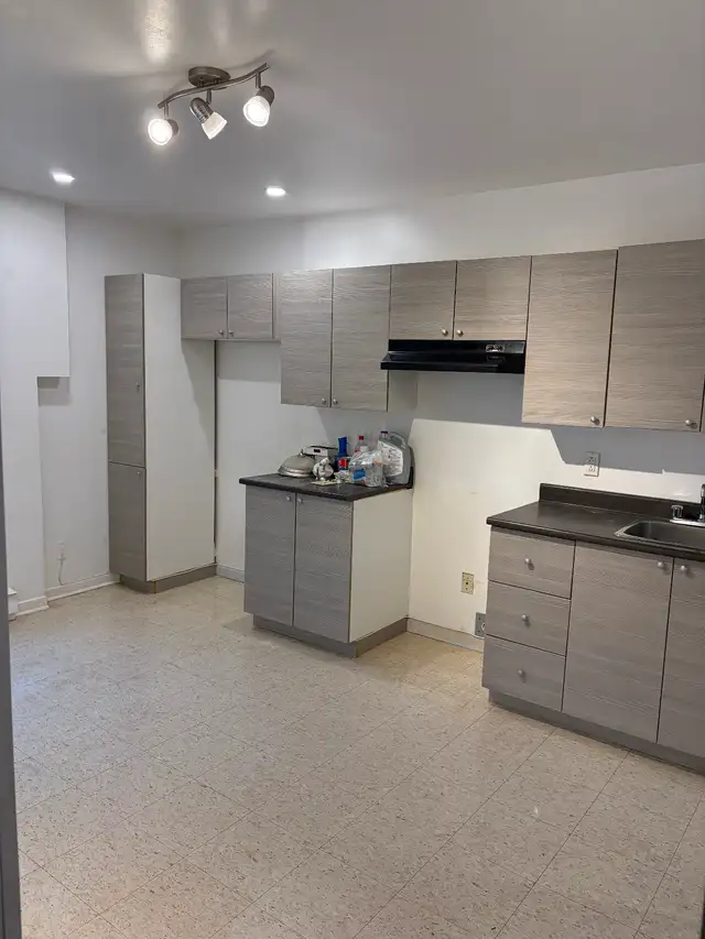LIBRE TRES GRAND 3 1/2 à louer à Vimont