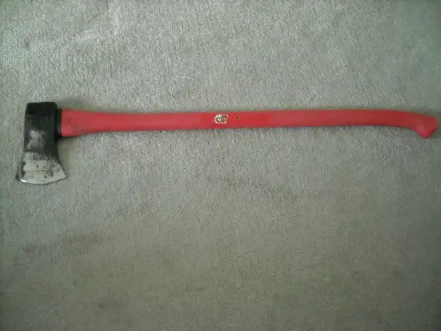 AXE WITH FIBREGLASS HANDLELIKE NEW
