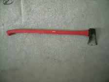 AXE WITH FIBREGLASS HANDLELIKE NEW - Photo 2