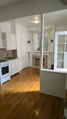 Beautiful studio for rent in iconic building in the Plateau! - Photo 4