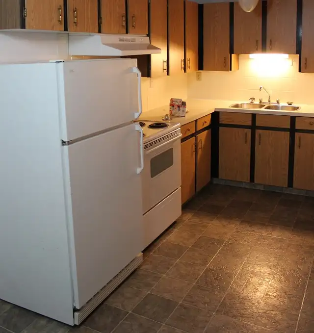 2 bedroom 2 story suite for rent off center street