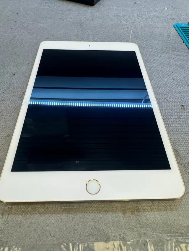 APPLE IPAD SERIES 7/8/9 BROKEN SCREEN REPLACEMENT (780-456-6675)