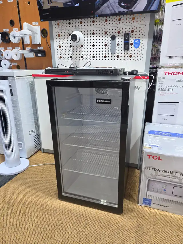 FRIGIDAIRE BEVERAGE CENTRE EFR335-6COM