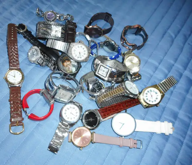 4 bags of 25 watches each bag all different brands all working