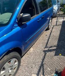 2013 Dodge caravan great for parts or buy the whole - Photo 3