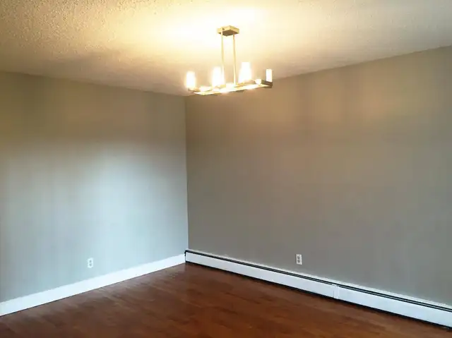 Crescent Heights Apartment 2 BR for September!