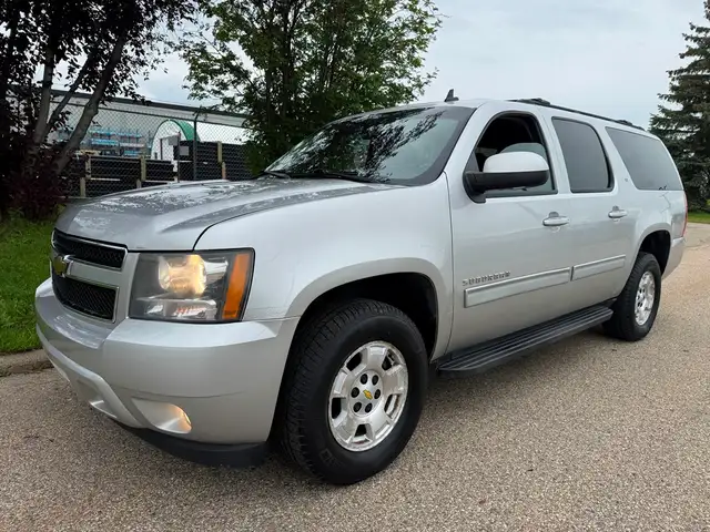 2011 Chevrolet Suburban LT - 7 PASSENGER - LEATHER / DVD / CAMER