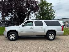 2011 Chevrolet Suburban LT - 7 PASSENGER - LEATHER / DVD / CAMER - Photo 2