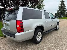2011 Chevrolet Suburban LT - 7 PASSENGER - LEATHER / DVD / CAMER - Photo 4
