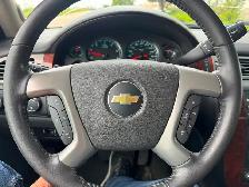 2011 Chevrolet Suburban LT - 7 PASSENGER - LEATHER / DVD / CAMER - Photo 16
