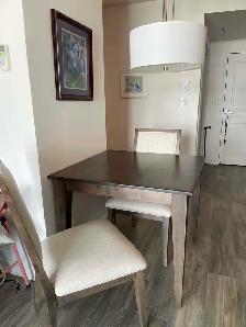 Table et chaise en bois
