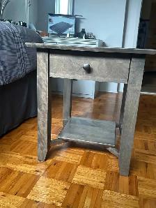 Table d’appoint en bois
