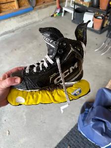 CCM XF 80 skates - Junior size 2.5