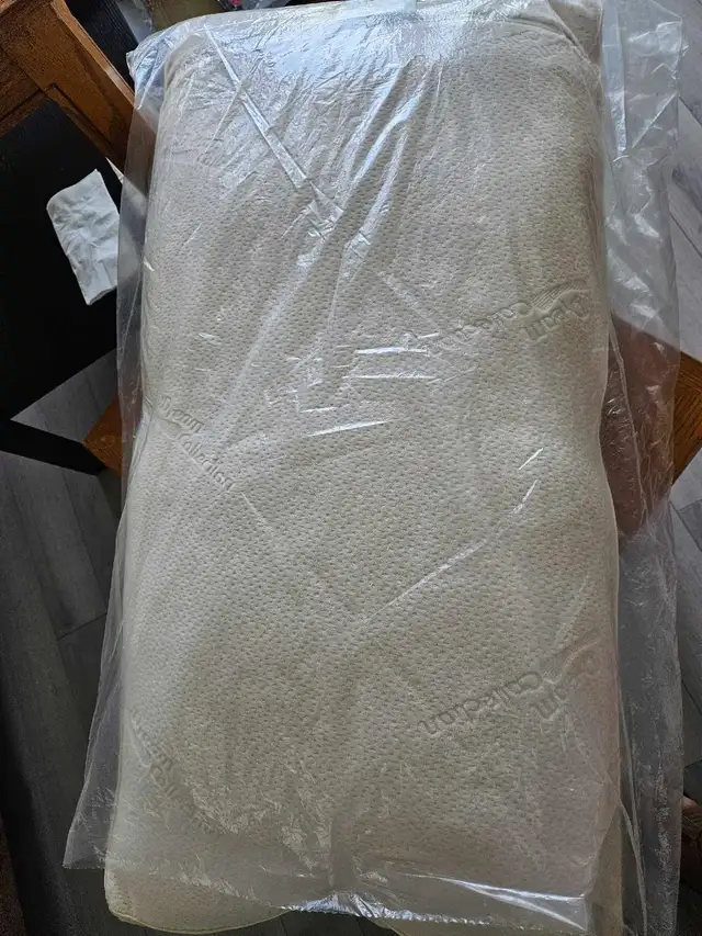 Dream Collection Memory Foam Pillow