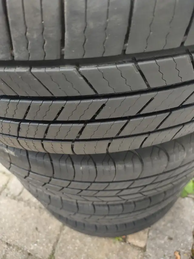 195-65R15x4 pneus été Michelin Defender comme neufs.