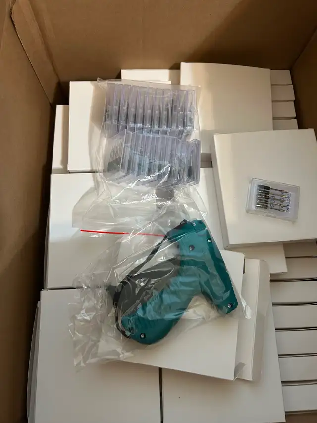 Tagging Gun and Replacement Needle