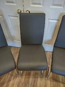 Four 4 Dining Chairs in Great Condition - Photo 3