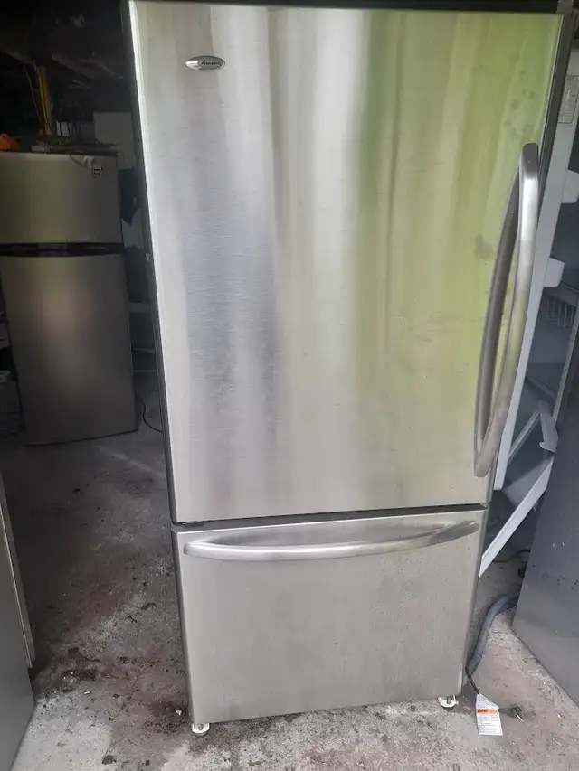 Fridge freezer on the bottom