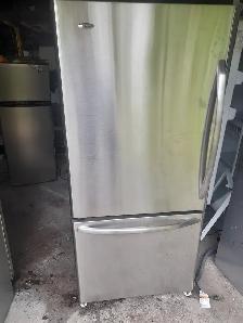 Fridge freezer on the bottom