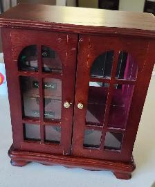 Good condition wooden jewelry box for sale! - Photo 6