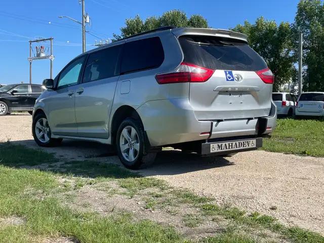 2020 Toyota sienna wheel chair van