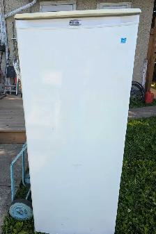 Danby Upright Freezer Model # DUF809WE 07/2011