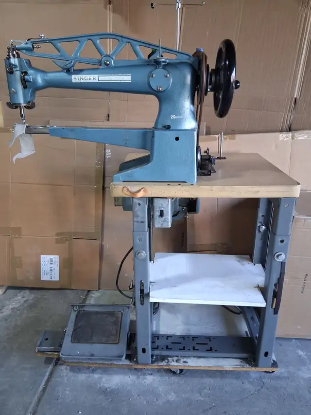 SINGER SEWING MACHINE  ELECTRIC