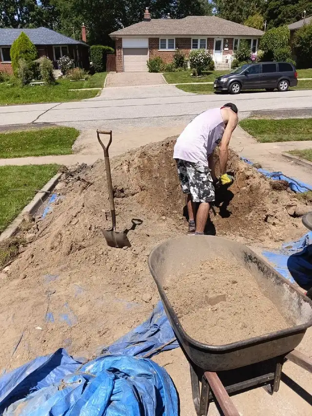 I do labour/gardening/moving and am available! 647647-571-9326