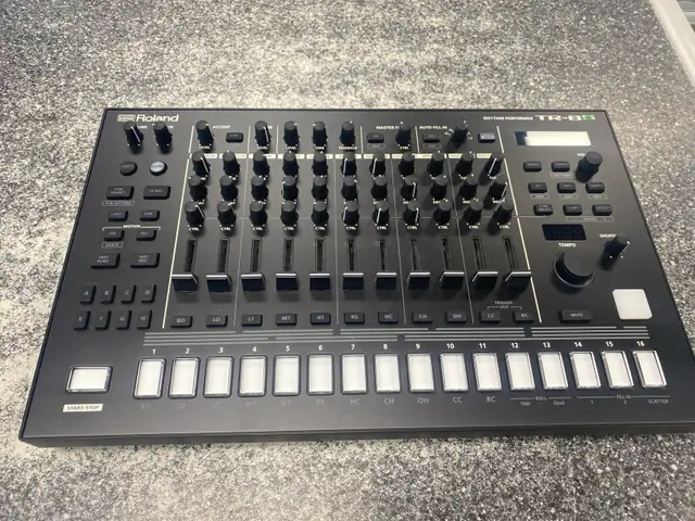 Roland TR-8S Rhythm Performer @ Cashopolis!!