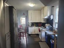 McMasters female students room available - Photo 5