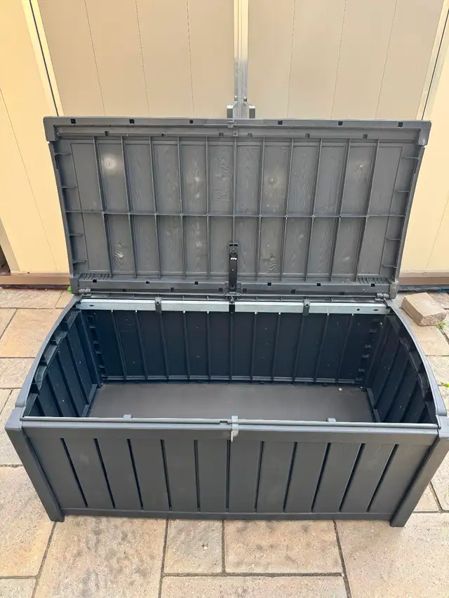 Keter Glenwood 101-Gallon Deck Box