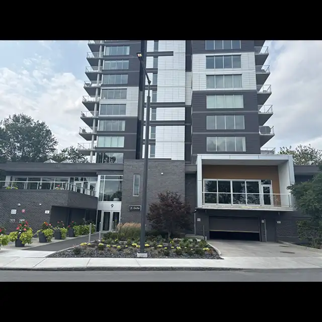 2 Bedrooms and 2 Baths - 9 Boul. des Prairies, Laval