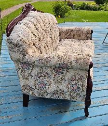 Love Seat - Photo 2