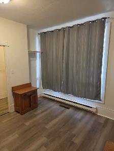 Bachelor Unit in Downtown Middleton - Photo 2