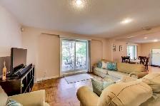REDUCED 3 ROOMS NORTH YORK BAYVIEW & SCARBORO ELLESMERE  PARKING - Photo 2