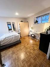 REDUCED 3 ROOMS NORTH YORK BAYVIEW & SCARBORO ELLESMERE  PARKING - Photo 3