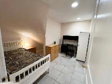 REDUCED 3 ROOMS NORTH YORK BAYVIEW & SCARBORO ELLESMERE  PARKING - Photo 5