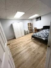 REDUCED 3 ROOMS NORTH YORK BAYVIEW & SCARBORO ELLESMERE  PARKING - Photo 8