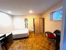 REDUCED 3 ROOMS NORTH YORK BAYVIEW & SCARBORO ELLESMERE  PARKING - Photo 10