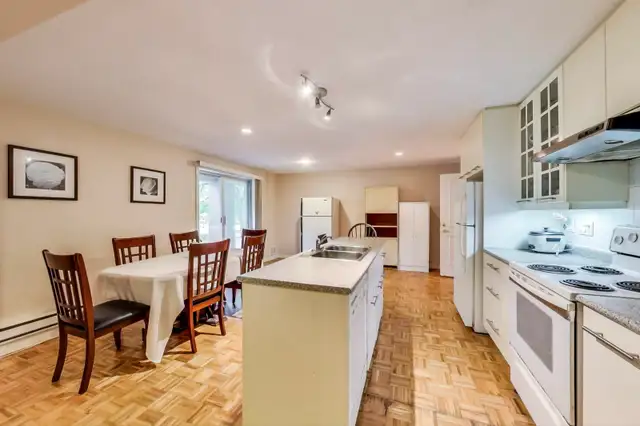 REDUCED 3 ROOMS NORTH YORK BAYVIEW & SCARBORO McCOWAN  PARKING