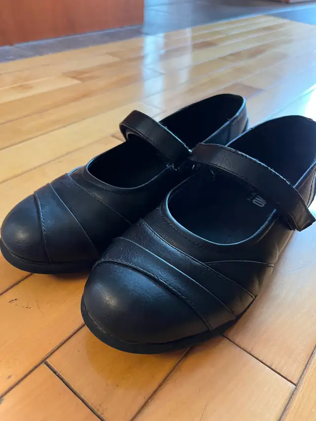 Chaussures noirs pour fille size 2.5