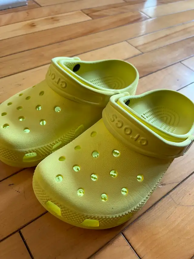 Crocs size 1